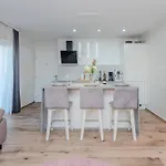 Apartment Coastal *