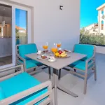 Coastal Apartment *
