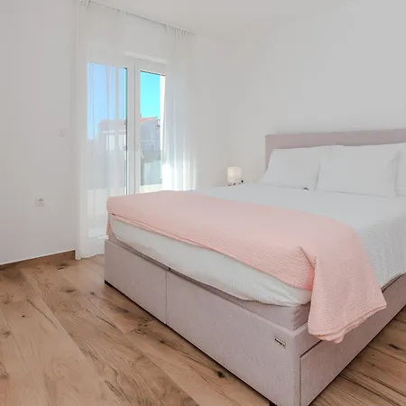 Coastal * זאדאר